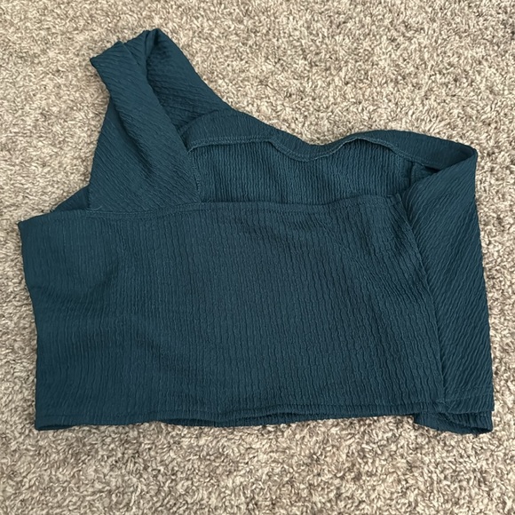 NWOT Bundle of three crop tops - Picture 16 of 16